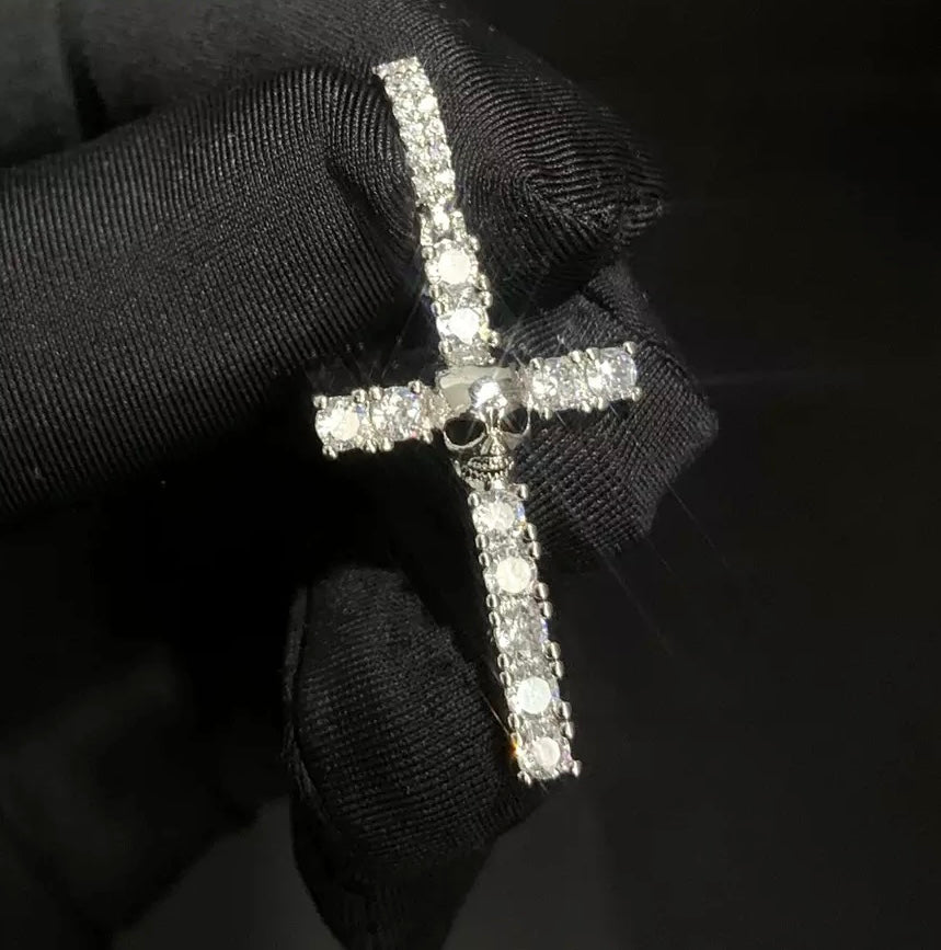 Iced Out Tennis CROSS avec tête de mort