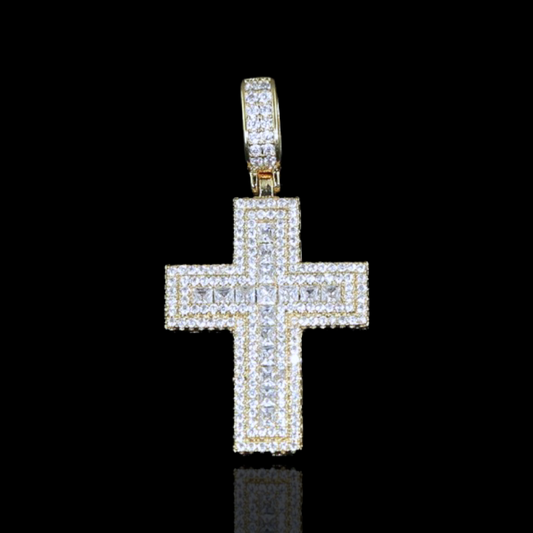 Pendentif croix plaqué or avec diamants taille princesse