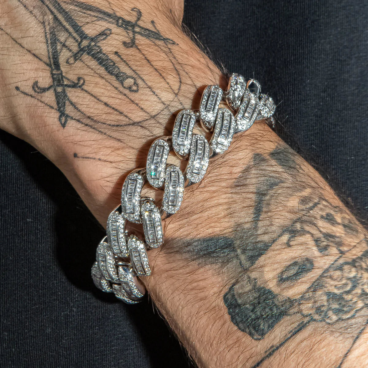 Bracelet cubain de 18 mm avec diamants baguette 